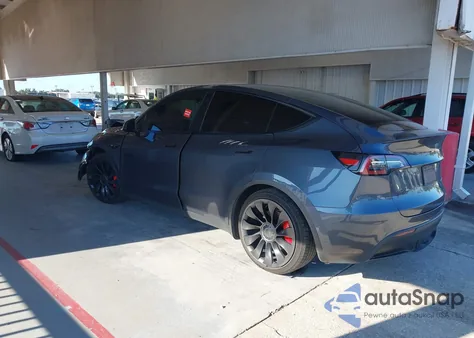 2022 Tesla Model Y Performance Dual Motor All-Wheel Drive z USA, uszkodzony, nr VIN 7SAYGDEF1NF463697